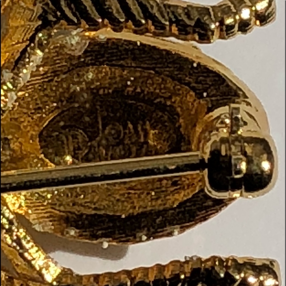Sold- Joan Rivers Green eyed Bee Brooch Pin - Picture 7 of 8